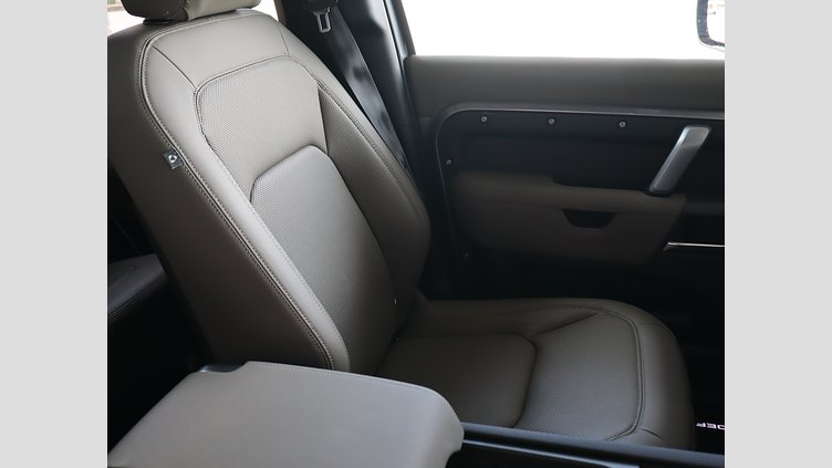 2023 認定中古車 Land Rover Defender 110 アイガーグレイ D300 AWD（AT） X-DYNAMIC SE