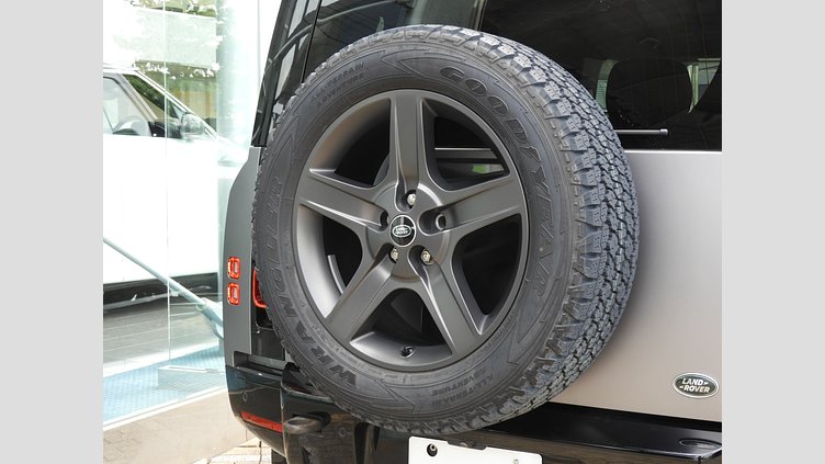 2023 認定中古車 Land Rover Defender 110 アイガーグレイ D300 AWD（AT） X-DYNAMIC SE