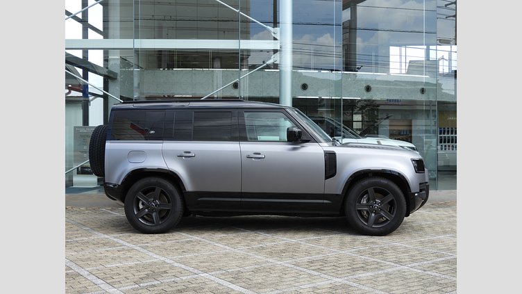 2023 認定中古車 Land Rover Defender 110 アイガーグレイ D300 AWD（AT） X-DYNAMIC SE