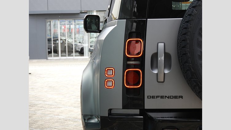 2023 認定中古車 Land Rover Defender 110 アイガーグレイ D300 AWD（AT） X-DYNAMIC SE