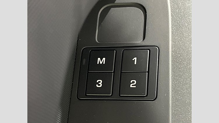 2023 認定中古車 Land Rover Defender 110 サントリーニブラック D300 AWD（AT） X-DYNAMIC HSE