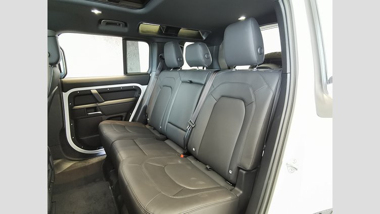 2025 認定中古車 Land Rover Defender 110 Fuji White 3.0 litre i6D​ 標準ホイール Dynamic HSE