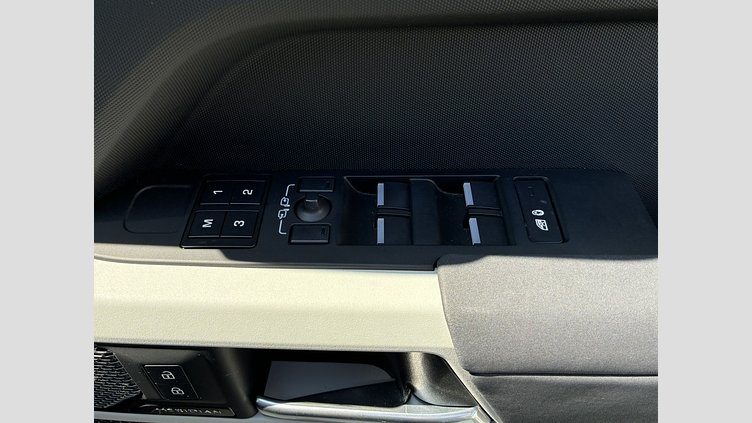 2022 認定中古車 Land Rover Defender 110 サントリーニブラック P300 AWD（AT） XS EDITION