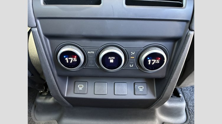 2022 認定中古車 Land Rover Defender 110 サントリーニブラック P300 AWD（AT） XS EDITION