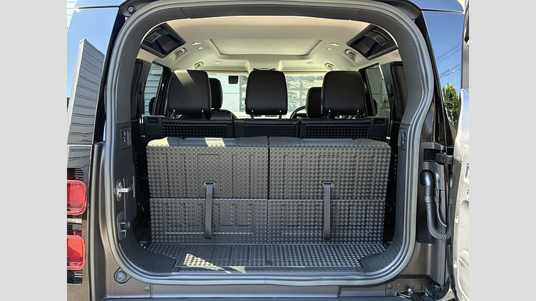 2022 認定中古車 Land Rover Defender 110 サントリーニブラック P300 AWD（AT） XS EDITION