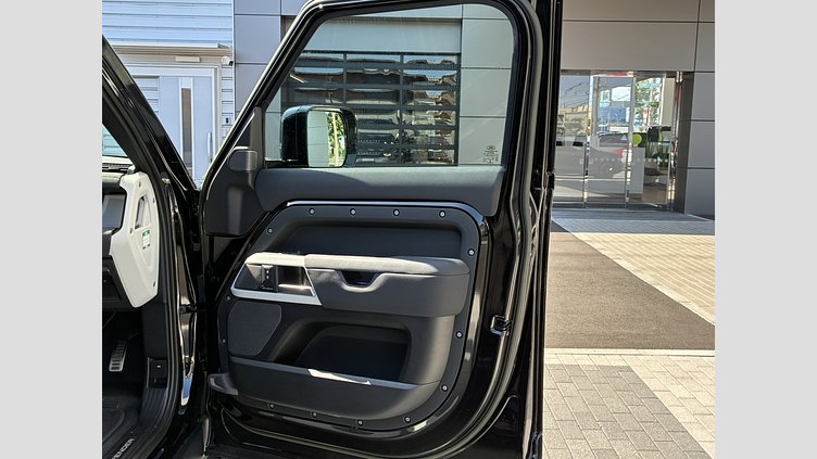 2022 認定中古車 Land Rover Defender 110 サントリーニブラック P300 AWD（AT） XS EDITION