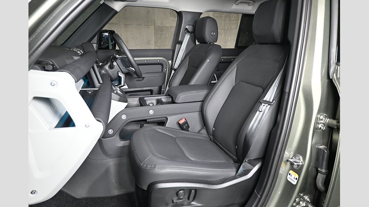 2023 認定中古車 Land Rover Defender 110 パンゲアグリーン P300 AWD（AT） SE