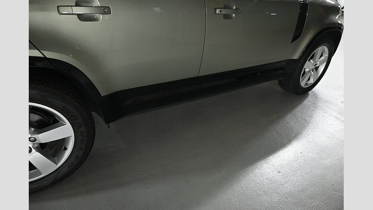 2023 認定中古車 Land Rover Defender 110 パンゲアグリーン P300 AWD（AT） SE