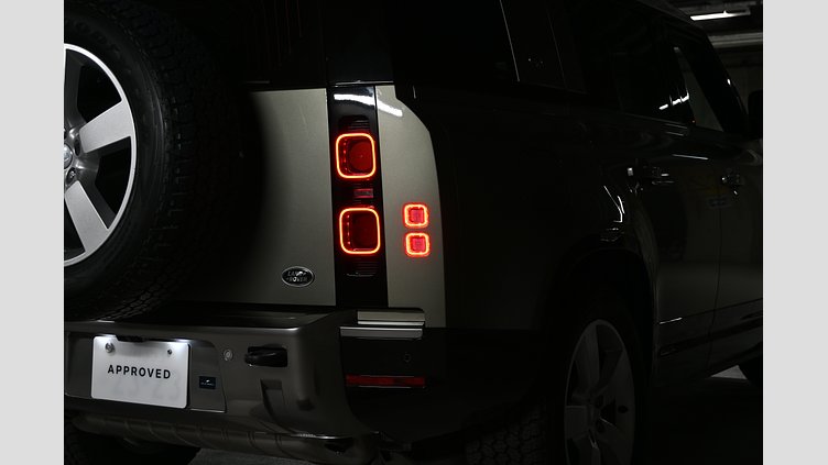 2023 認定中古車 Land Rover Defender 110 パンゲアグリーン P300 AWD（AT） SE