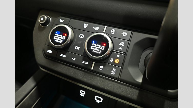 2023 認定中古車 Land Rover Defender 110 パンゲアグリーン P300 AWD（AT） SE