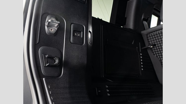 2025 認定中古車 Land Rover Defender 110 サントリーニブラック D350 ディーゼルマイルドハイブリッド X-Dynamic HSE