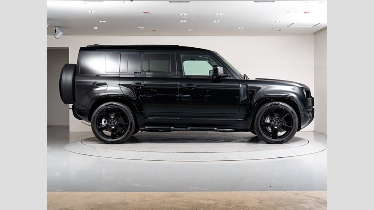 2025 認定中古車 Land Rover Defender 110 サントリーニブラック D350 ディーゼルマイルドハイブリッド X-Dynamic HSE