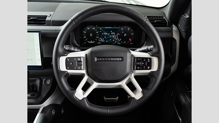 2025 認定中古車 Land Rover Defender 110 サントリーニブラック D350 ディーゼルマイルドハイブリッド X-Dynamic HSE