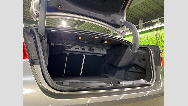 2018 認定中古車 Jaguar XE Silicon Silver 2WD プレステージ