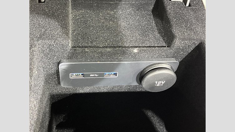 2018 認定中古車 Jaguar XE Silicon Silver 2WD プレステージ