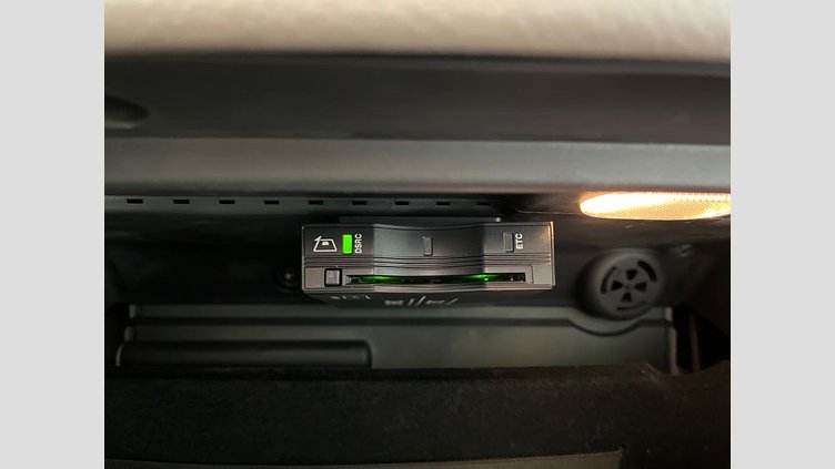 2018 認定中古車 Jaguar XE Silicon Silver 2WD プレステージ