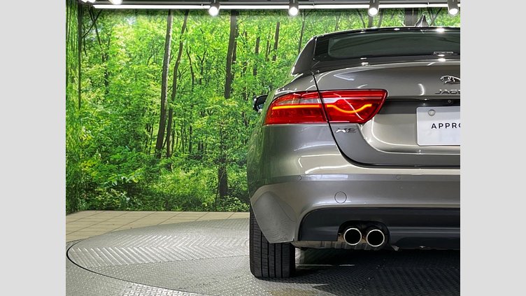 2018 認定中古車 Jaguar XE Silicon Silver 2WD プレステージ