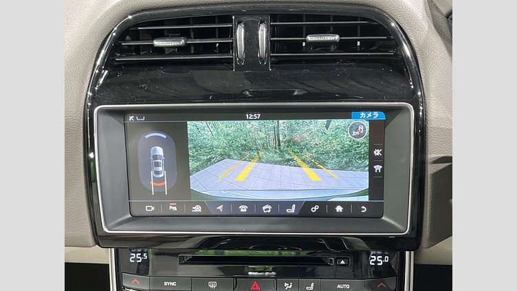 2018 認定中古車 Jaguar XE Silicon Silver 2WD プレステージ