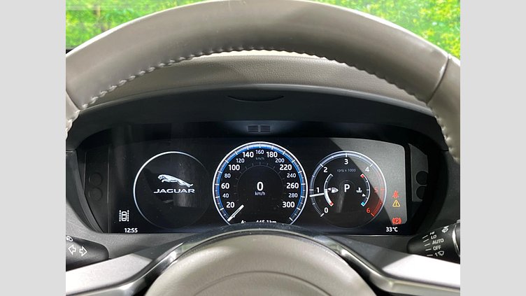 2018 認定中古車 Jaguar XE Silicon Silver 2WD プレステージ