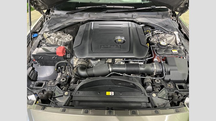 2018 認定中古車 Jaguar XE Silicon Silver 2WD プレステージ