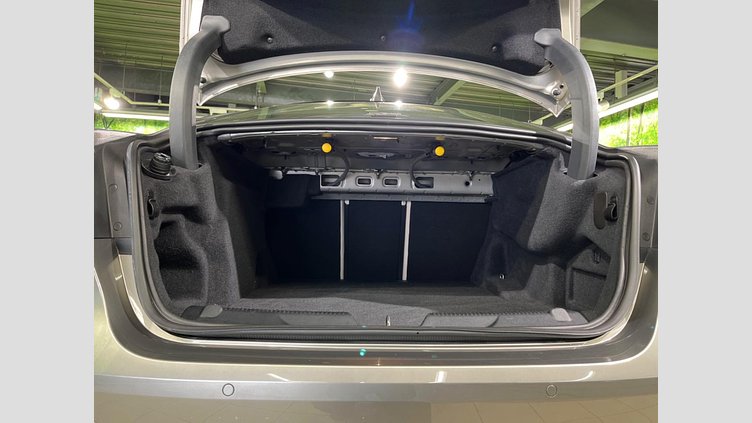 2018 認定中古車 Jaguar XE Silicon Silver 2WD プレステージ