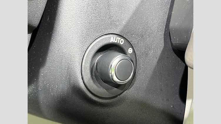 2018 認定中古車 Jaguar XE Silicon Silver 2WD プレステージ