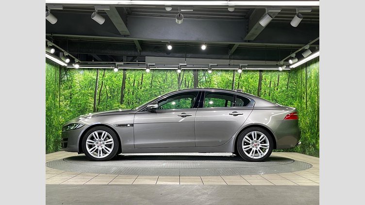 2018 認定中古車 Jaguar XE Silicon Silver 2WD プレステージ