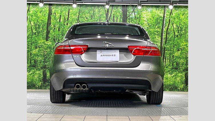 2018 認定中古車 Jaguar XE Silicon Silver 2WD プレステージ