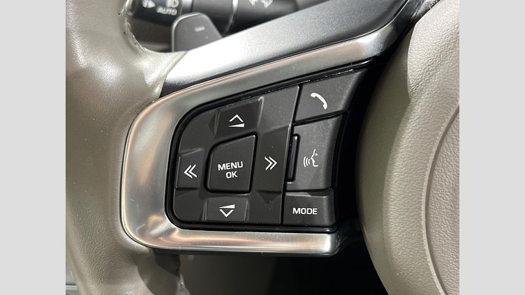 2018 認定中古車 Jaguar XE Silicon Silver 2WD プレステージ