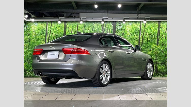 2018 認定中古車 Jaguar XE Silicon Silver 2WD プレステージ
