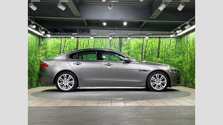 2018 認定中古車 Jaguar XE Silicon Silver 2WD プレステージ