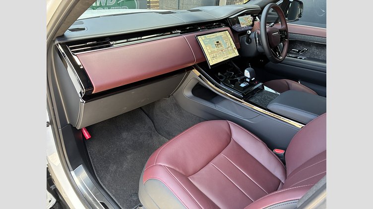 2025 認定中古車 Land Rover Range Rover Sport オストゥーニパールホワイト D300マイルドハイブリッド スタンダードホイールベース Autobiography