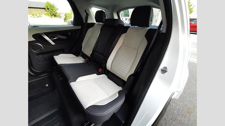 2025 認定中古車 Land Rover Discovery Sport フジホワイト プラグインハイブリッド（ガソリン） 標準ホイール S