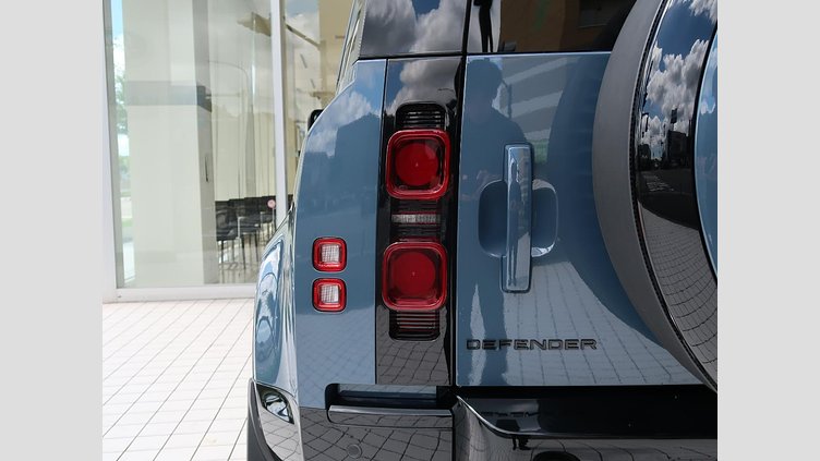2025 認定中古車 Land Rover Defender 110 タスマンブルー D350 ディーゼルマイルドハイブリッド X-Dynamic HSE