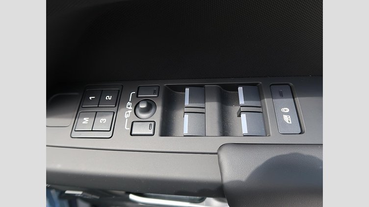 2025 認定中古車 Land Rover Defender 110 タスマンブルー D350 ディーゼルマイルドハイブリッド X-Dynamic HSE