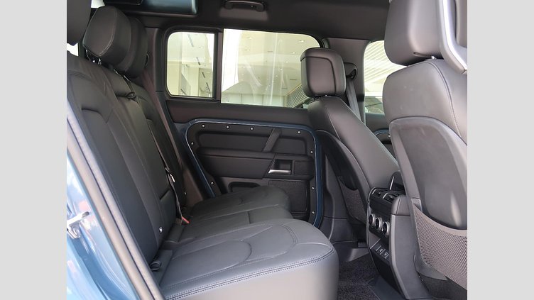 2025 認定中古車 Land Rover Defender 110 タスマンブルー D350 ディーゼルマイルドハイブリッド X-Dynamic HSE