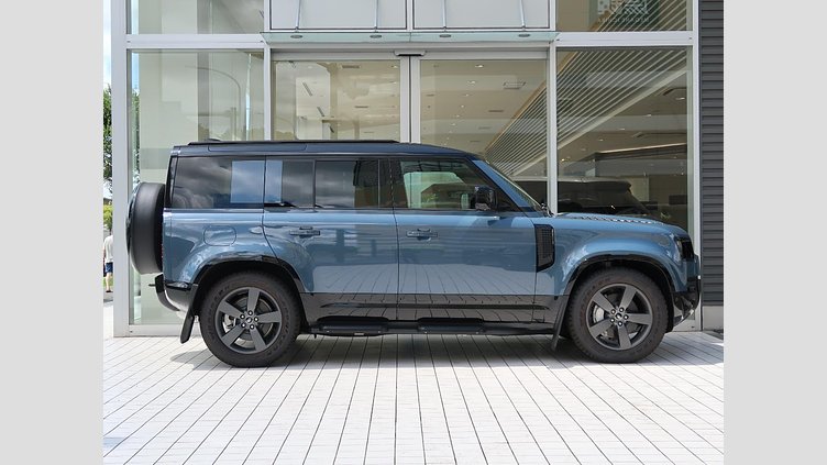 2025 認定中古車 Land Rover Defender 110 タスマンブルー D350 ディーゼルマイルドハイブリッド X-Dynamic HSE