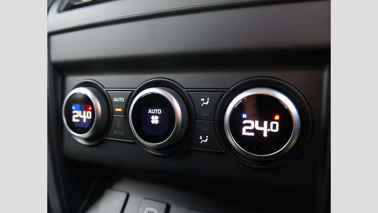 2025 認定中古車 Land Rover Defender 110 タスマンブルー D350 ディーゼルマイルドハイブリッド X-Dynamic HSE