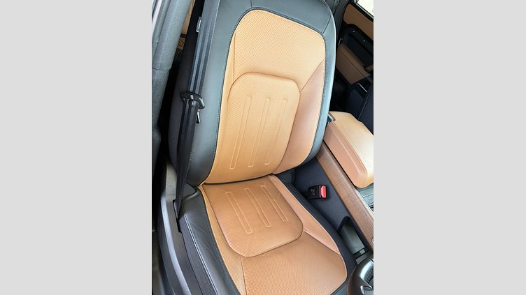 2023 認定中古車 Land Rover Defender 110 サントリーニブラック D300 AWD（AT） X