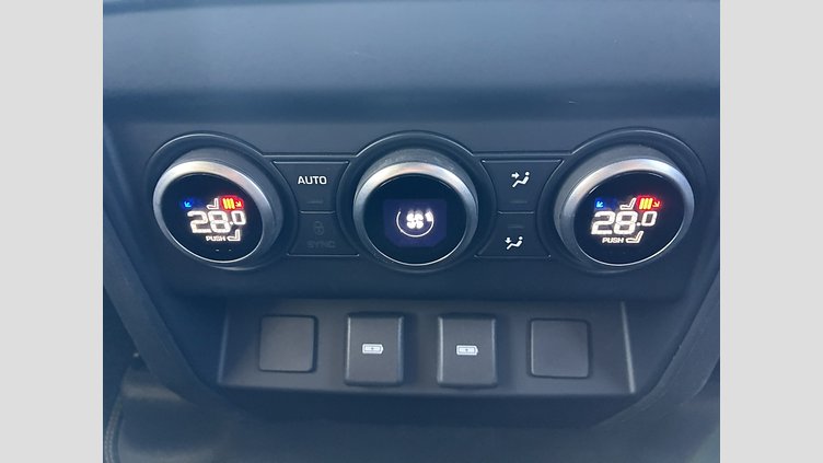 2023 認定中古車 Land Rover Defender 110 サントリーニブラック D300 AWD（AT） X