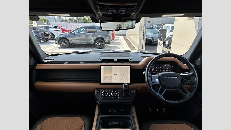 2023 認定中古車 Land Rover Defender 110 サントリーニブラック D300 AWD（AT） X
