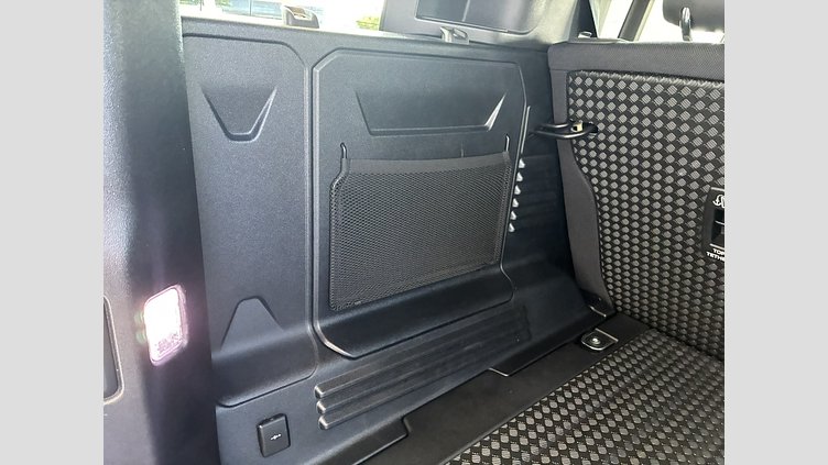 2023 認定中古車 Land Rover Defender 110 サントリーニブラック D300 AWD（AT） X