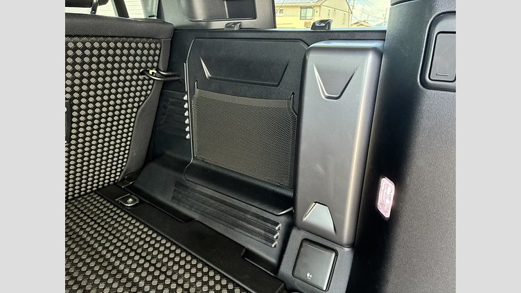 2023 認定中古車 Land Rover Defender 110 サントリーニブラック D300 AWD（AT） X