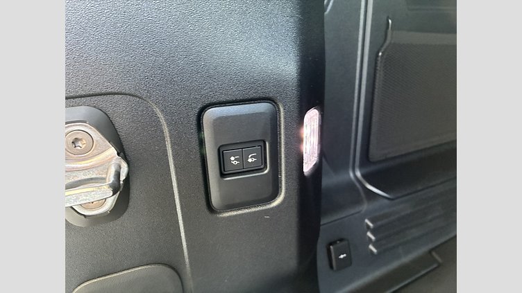 2023 認定中古車 Land Rover Defender 110 サントリーニブラック D300 AWD（AT） X