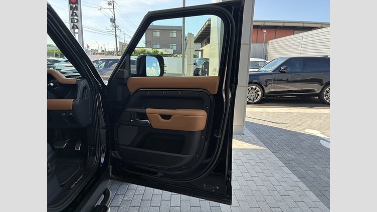 2023 認定中古車 Land Rover Defender 110 サントリーニブラック D300 AWD（AT） X