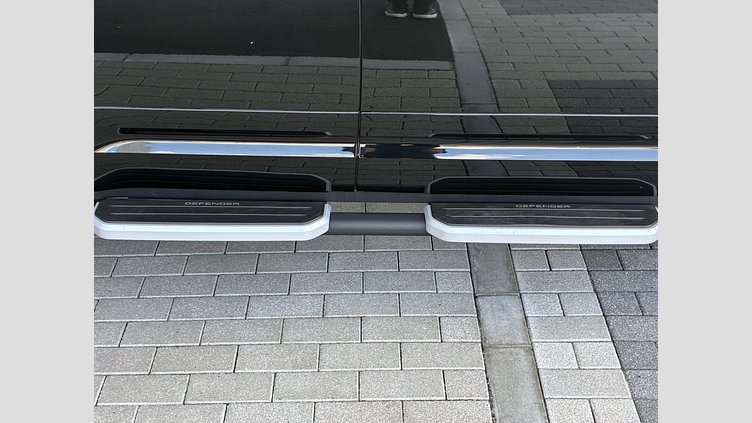 2023 認定中古車 Land Rover Defender 110 サントリーニブラック D300 AWD（AT） X