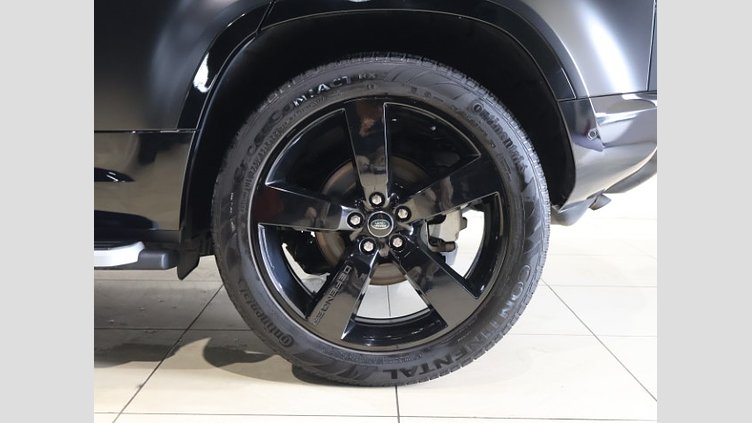 2023 認定中古車 Land Rover Defender 110 サントリーニブラック P300 AWD（AT） SE
