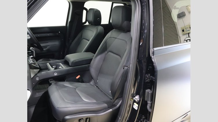 2023 認定中古車 Land Rover Defender 110 サントリーニブラック P300 AWD（AT） SE
