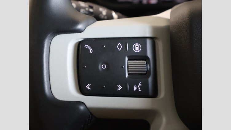 2023 認定中古車 Land Rover Defender 110 サントリーニブラック P300 AWD（AT） SE