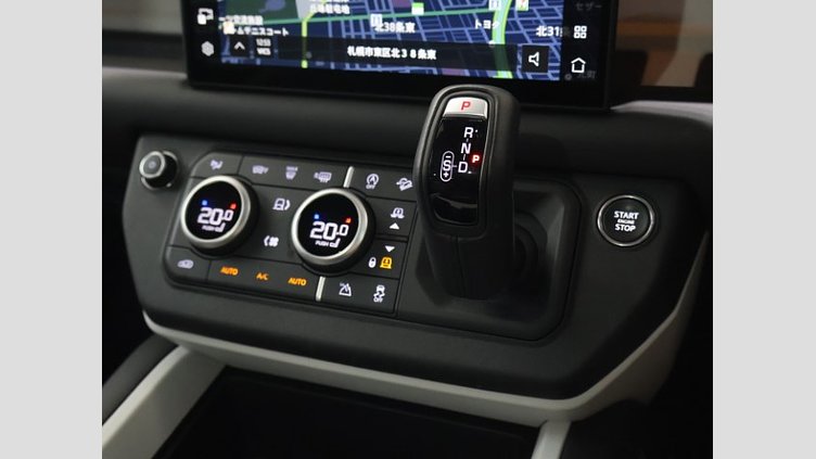2025 認定中古車 Land Rover Defender 110 フジホワイト P300 ガソリン X-Dynamic SE